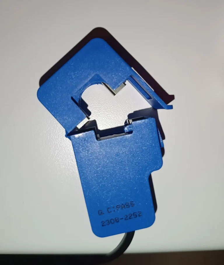 Pince de mesure de courant utilisée pour les tests